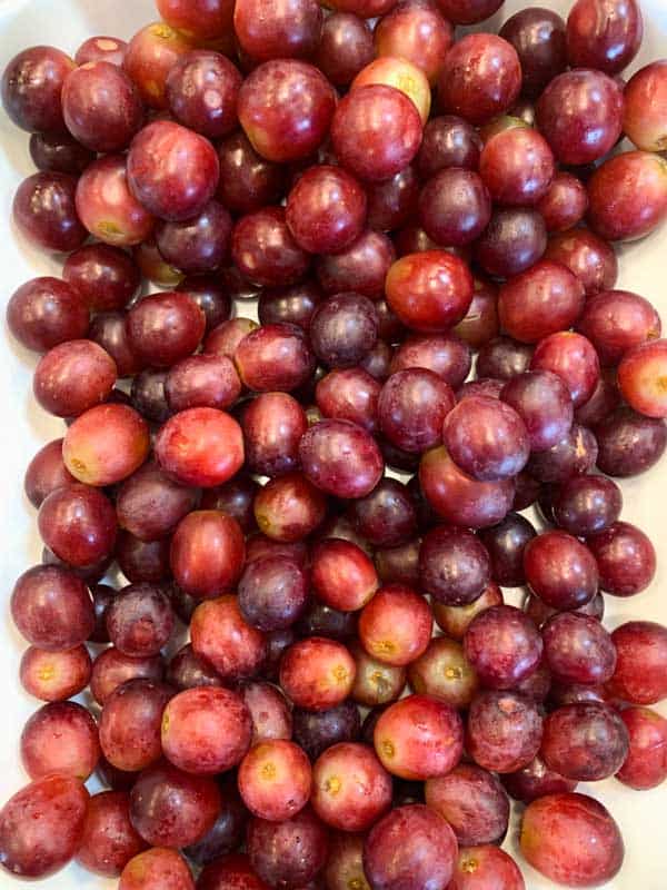 red grapes in a white dish